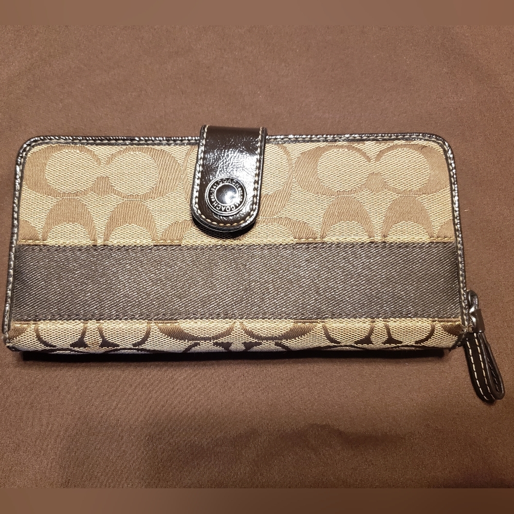 Classic Coach Wallet, brown